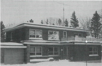 A picture containing text, outdoor, house, white

Description automatically generated